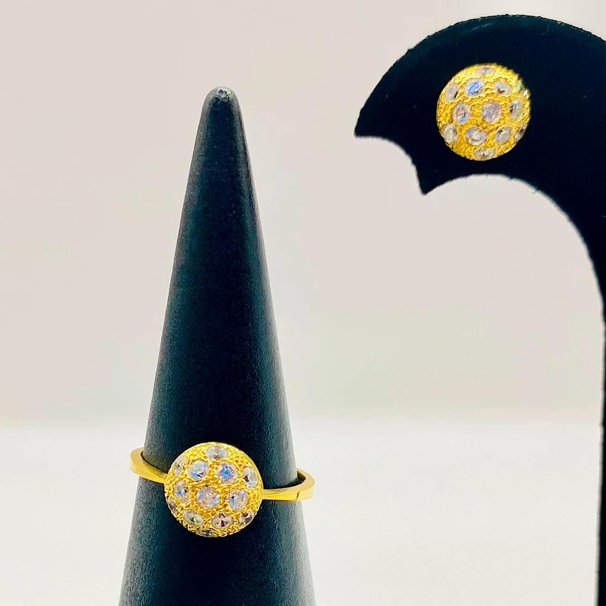 CONJUNTO ANILLO Y PENDIENTES MEDIA ESFERA CON CIRCONITAS