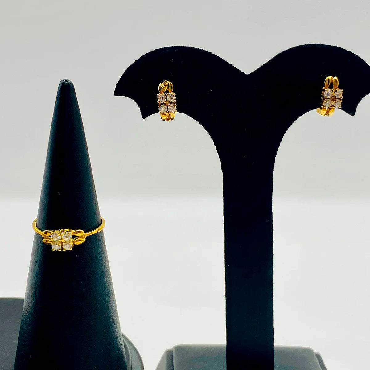 CONJUNTO ANILLO Y PENDIENTE CON CIRCONITAS