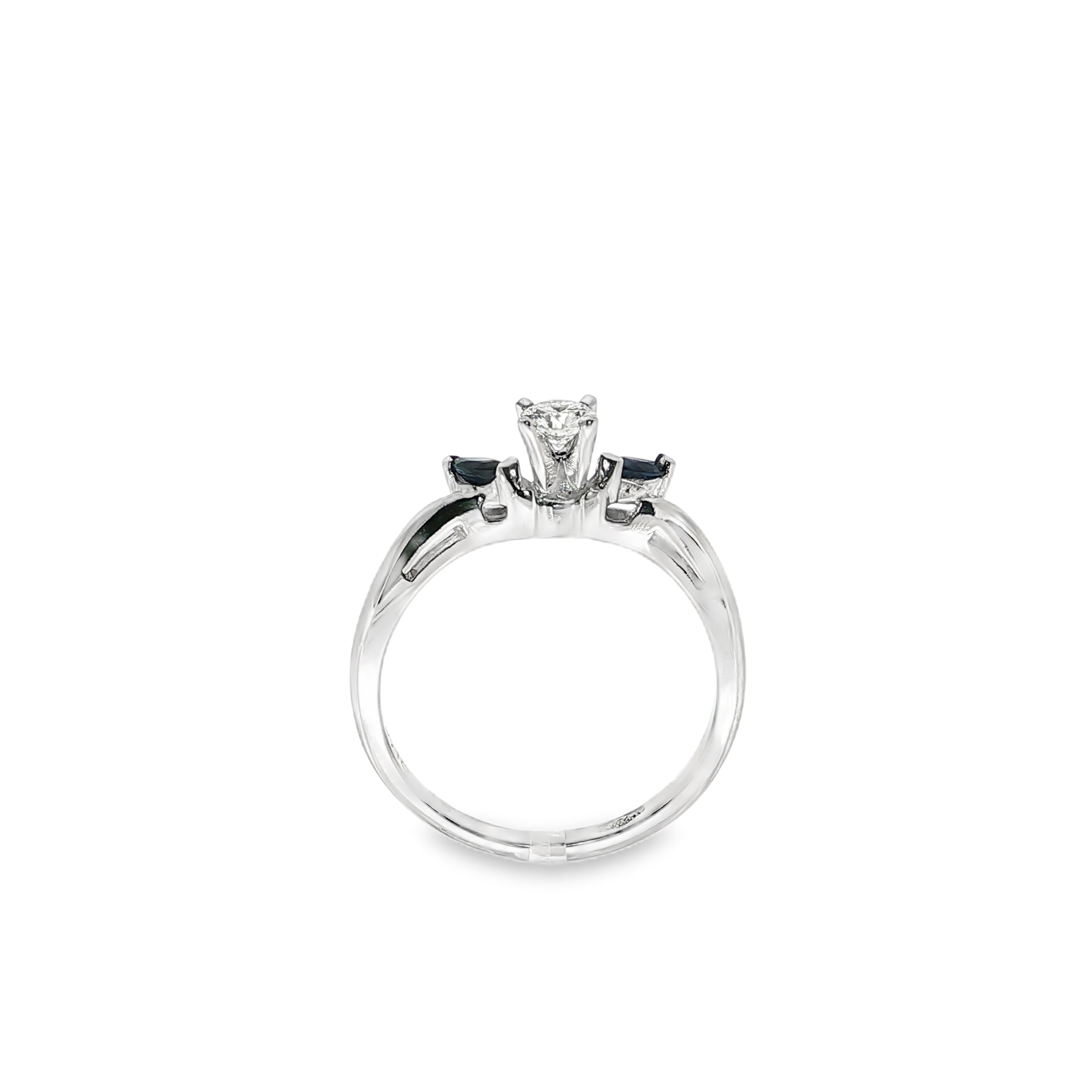 SOLITARIO ORO BLANCO CON DIAMANTE Y ZAFIROS