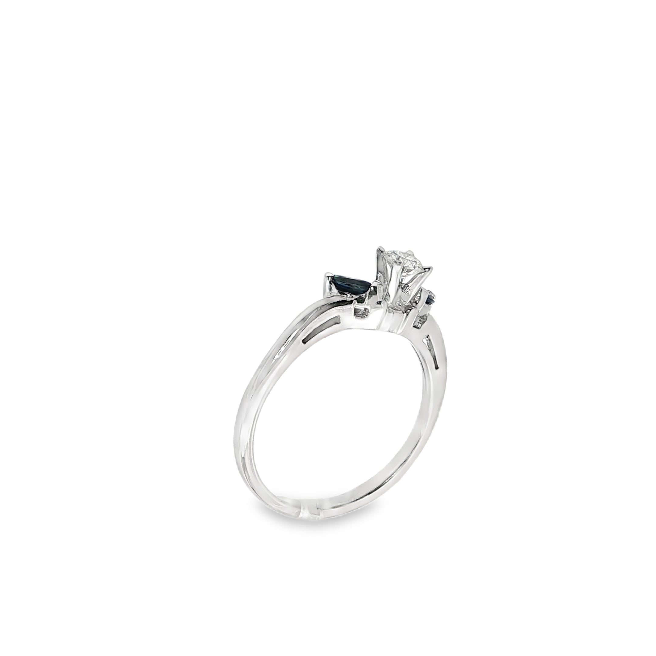 SOLITARIO ORO BLANCO CON DIAMANTE Y ZAFIROS