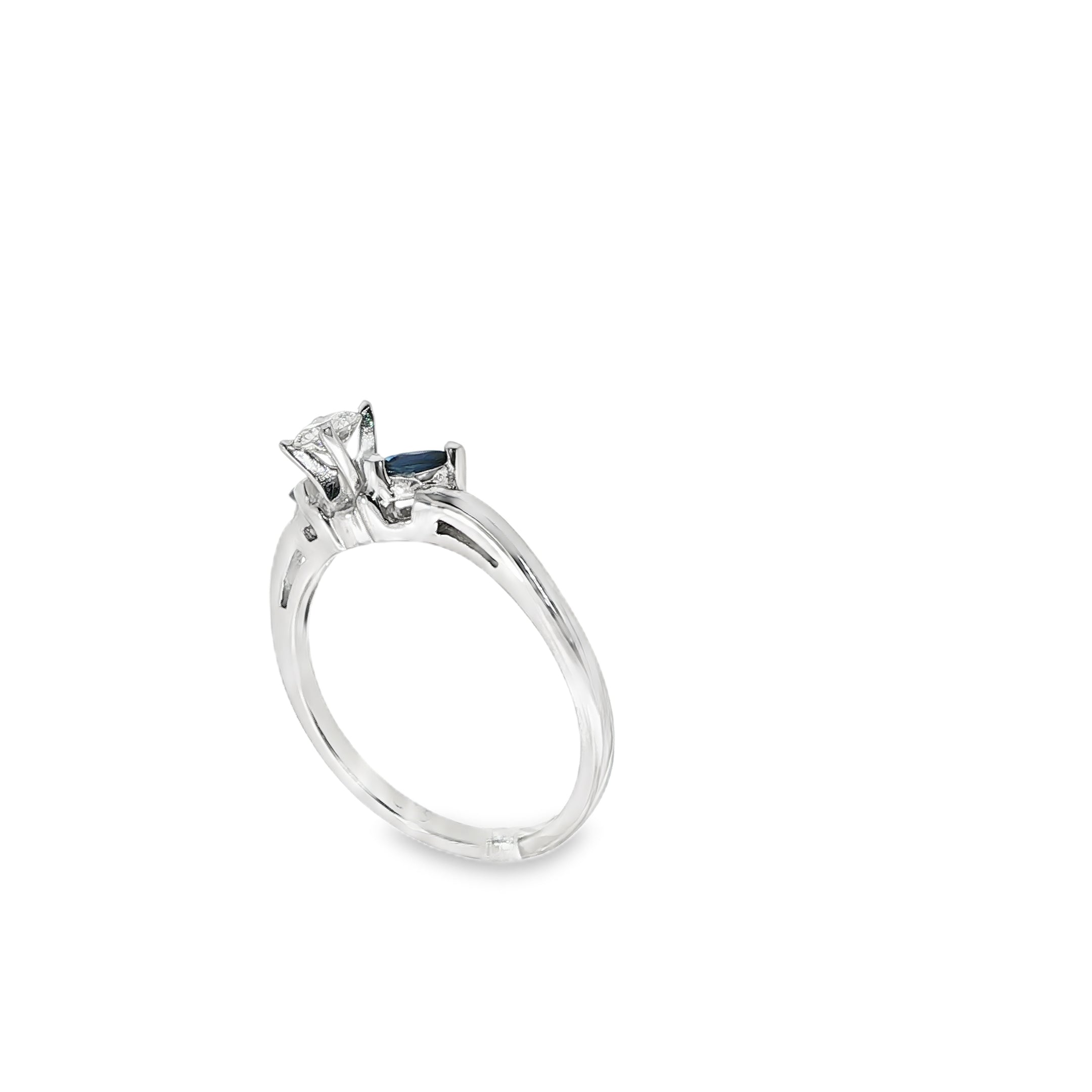 SOLITARIO ORO BLANCO CON DIAMANTE Y ZAFIROS