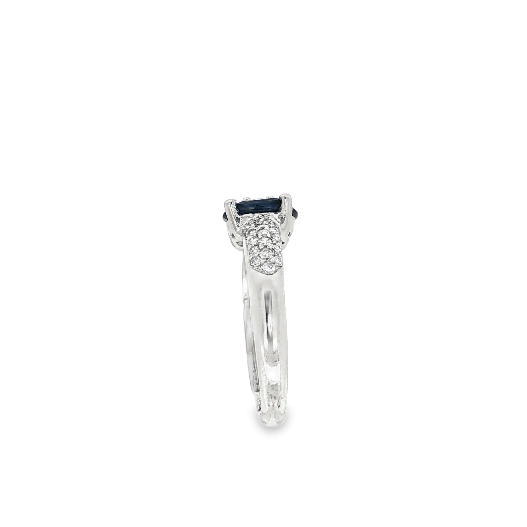 SORTIJA ORO BLANCO ZAFIROS MARQUISE Y BRILLANTES
