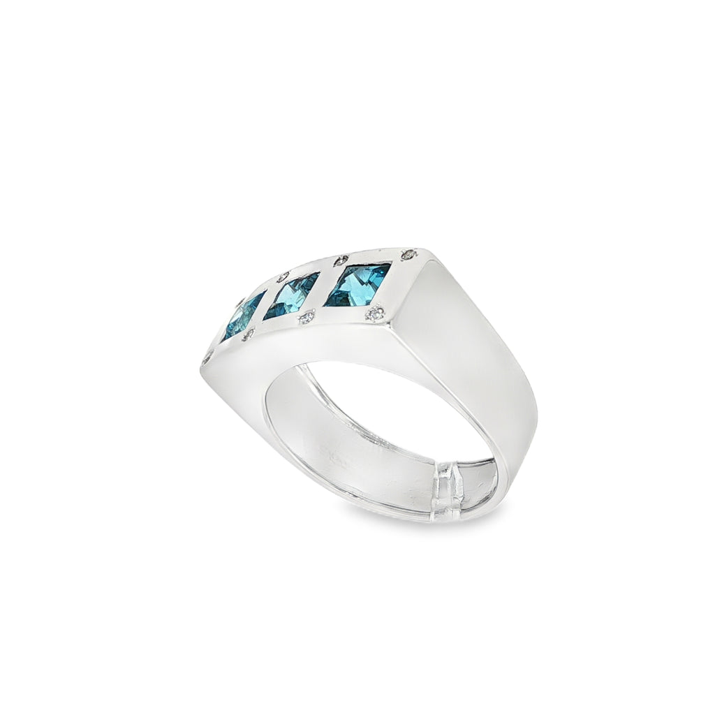 ANILLO ORO BLANCO 3 PIEDRAS AZULES Y DIAMANTES