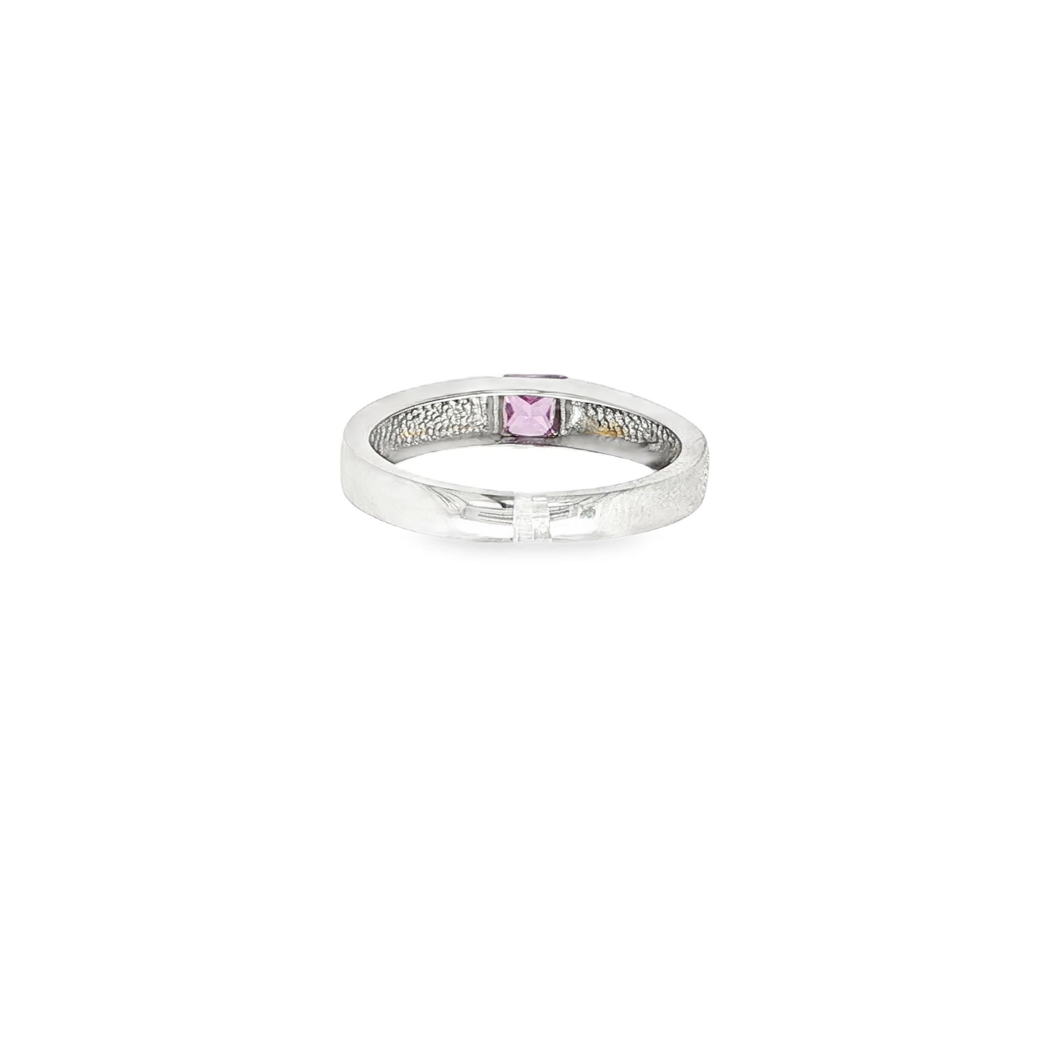 ANILLO DE ORO BLANCO CON PIEDRA LILA