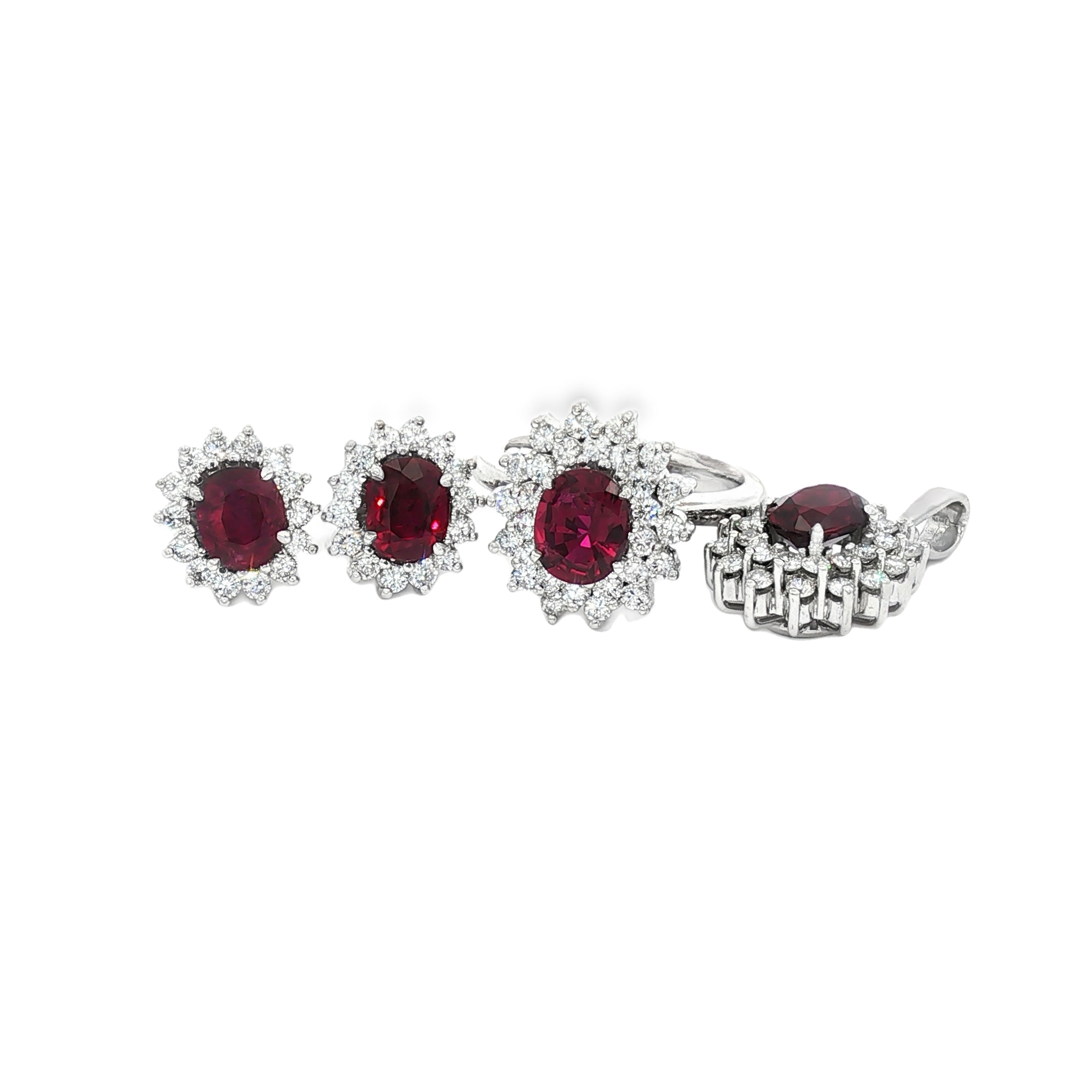 CONJUNTO ANILLO, PENDIENTES Y COLGANTE RUBÍ