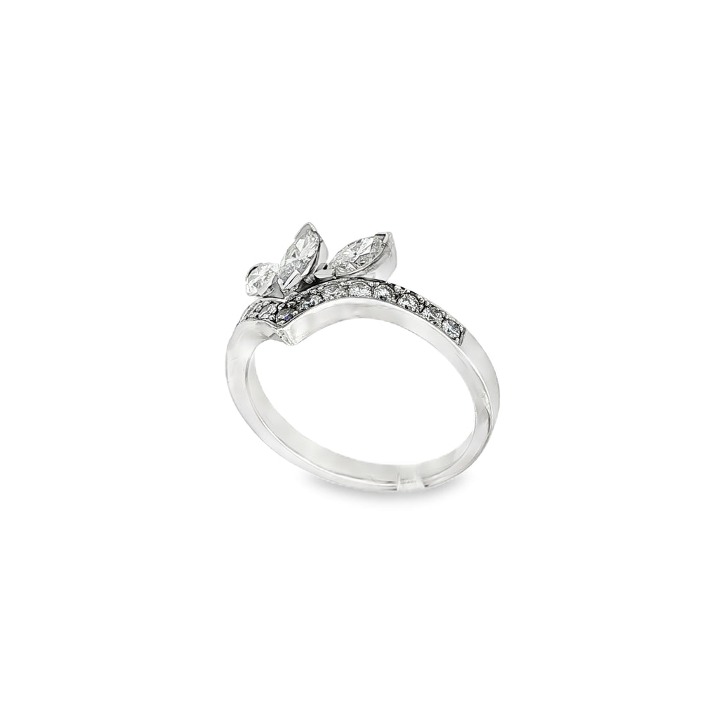 CONJUNTO SORTIJA Y PENDIENTES ORO BLANCO Y MARQUISES