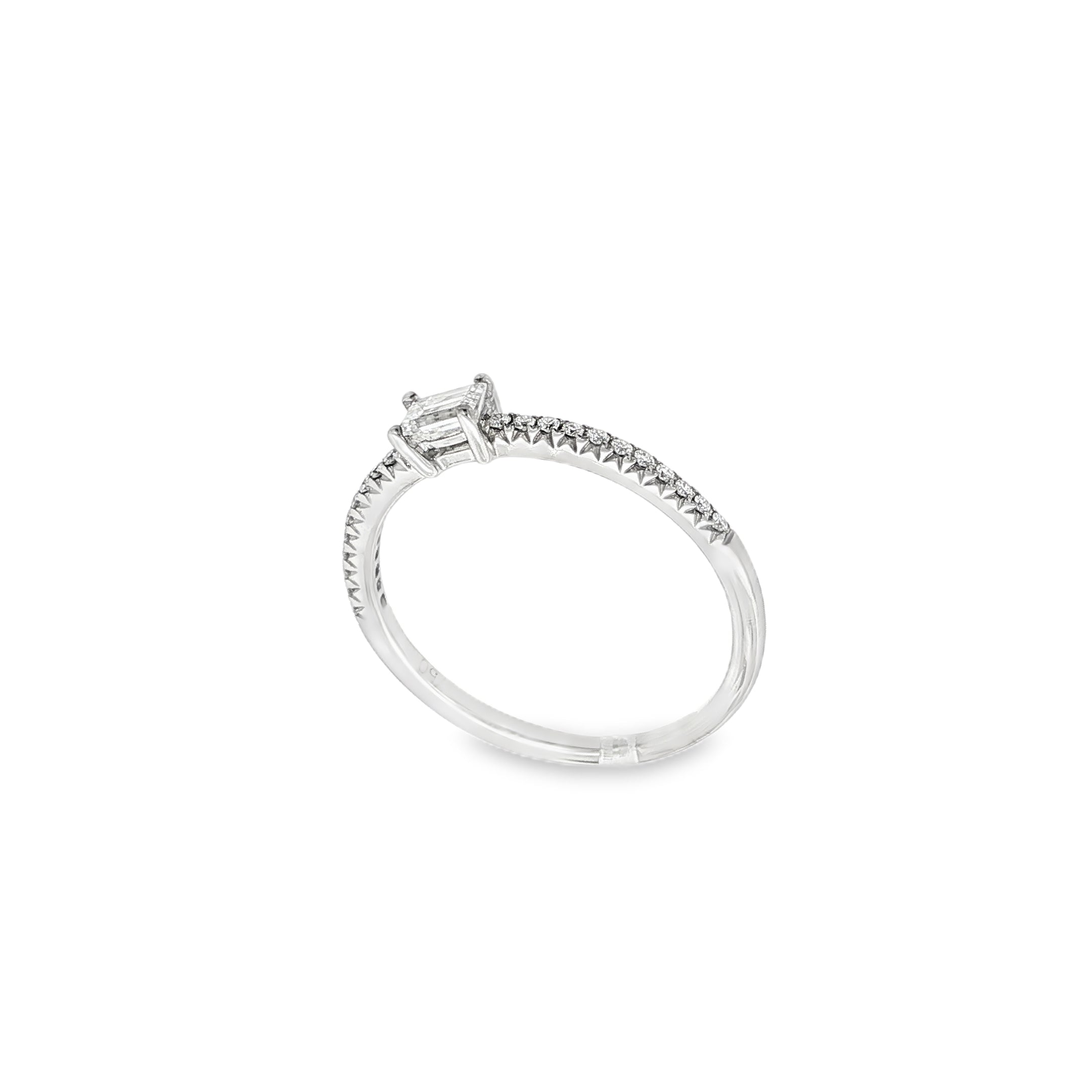 ANILLO ORO BLANCO CON DIAMANTE BAGUETTE Y PUNTAS DE DIAMANTE