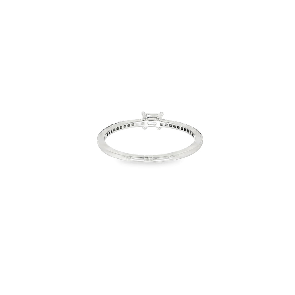 ANILLO ORO BLANCO CON DIAMANTE BAGUETTE Y PUNTAS DE DIAMANTE