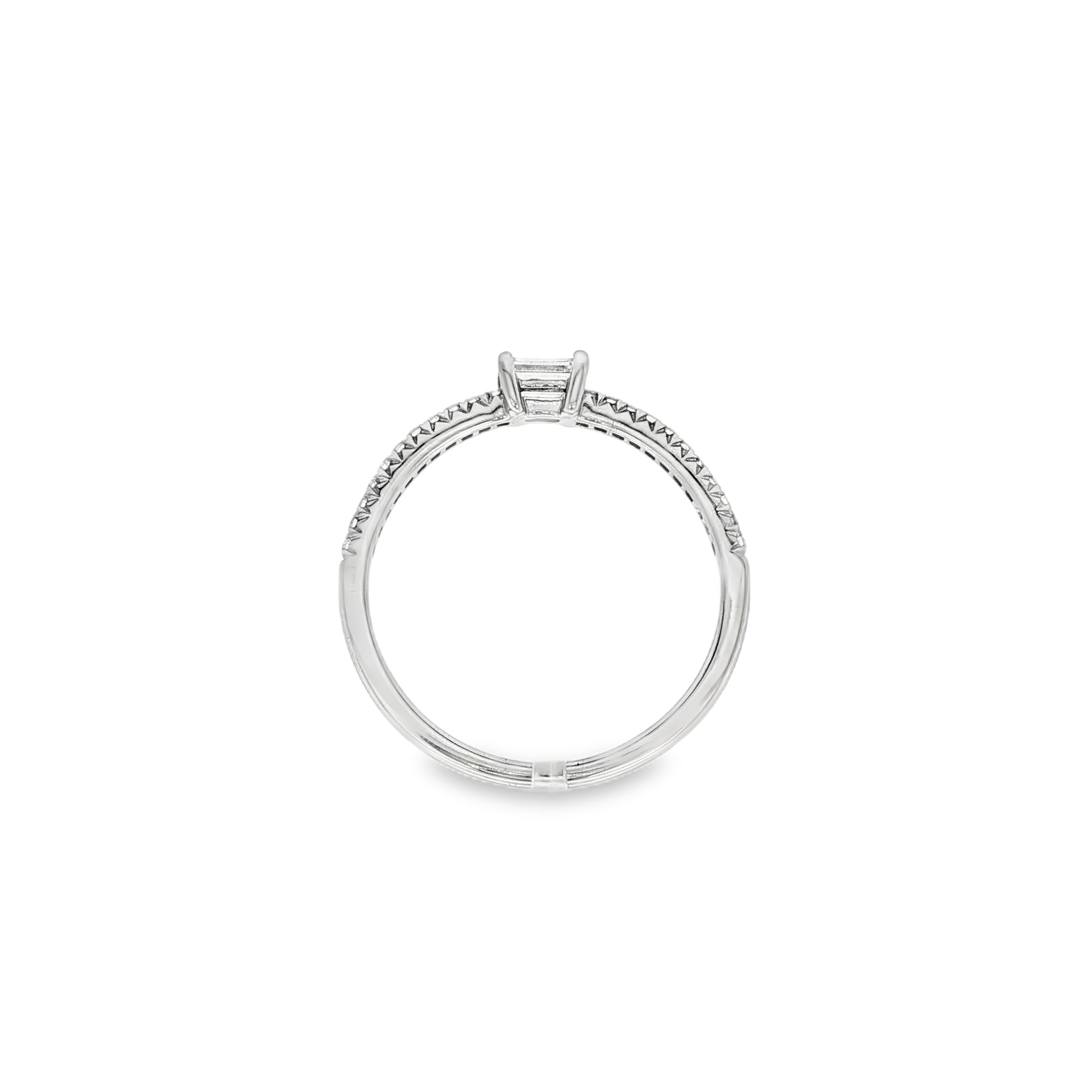 ANILLO ORO BLANCO CON DIAMANTE BAGUETTE Y PUNTAS DE DIAMANTE