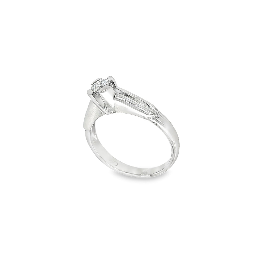 SOLITARIO DE ORO BLANCO CON DIAMANTE