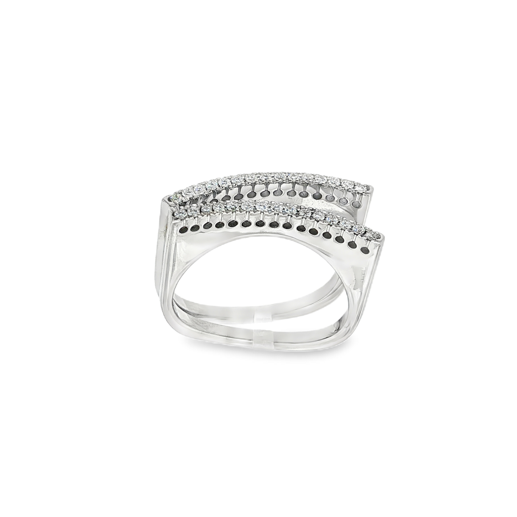ANILLO V DE ORO BLANCO CON DIAMANTES