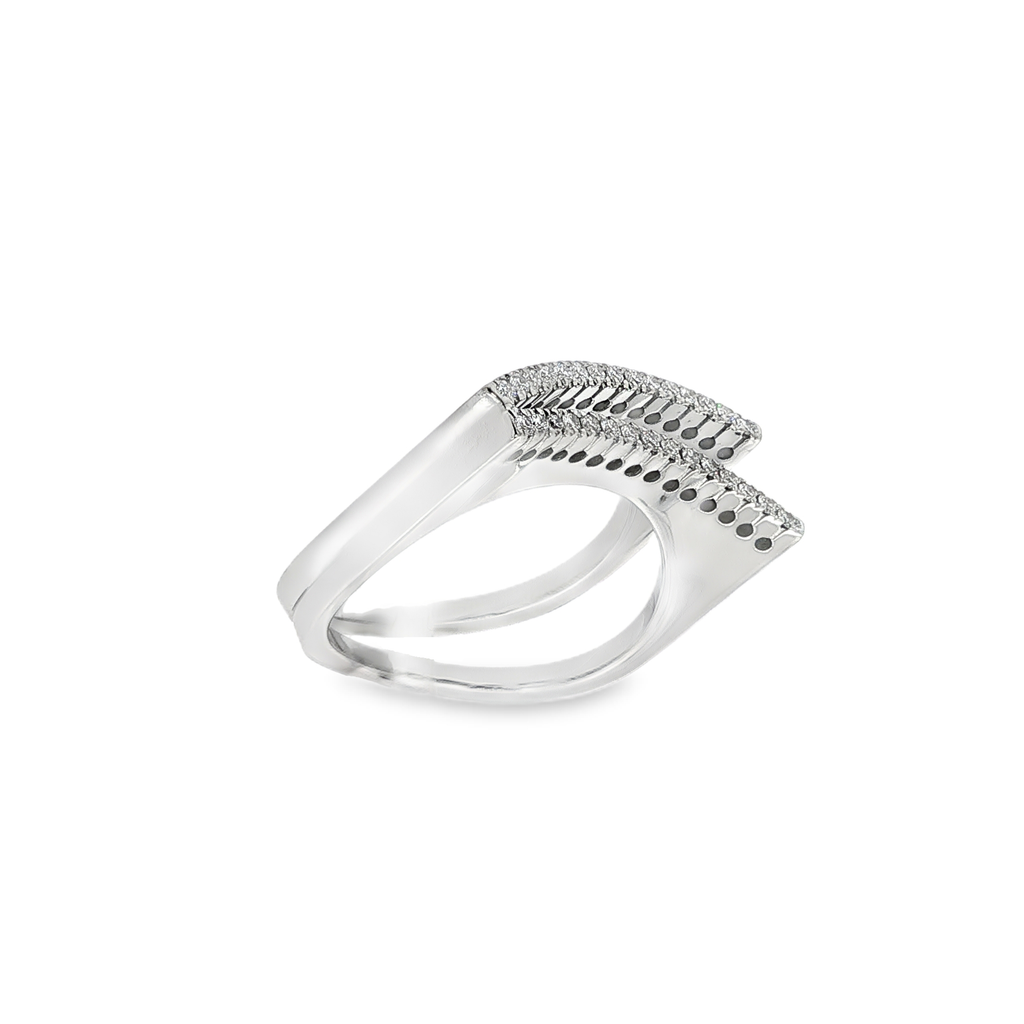 ANILLO V DE ORO BLANCO CON DIAMANTES