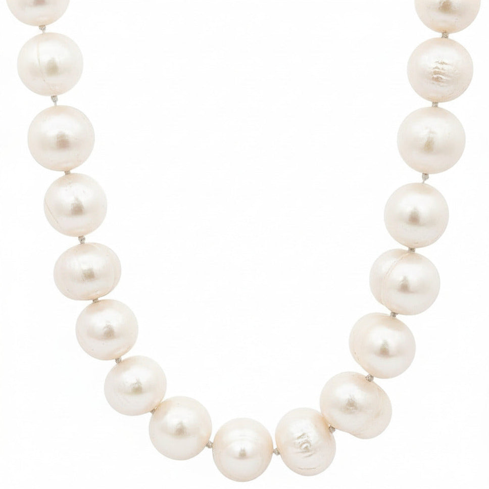 COLLAR DE PERLAS Y CIERRE ORO BLANCO