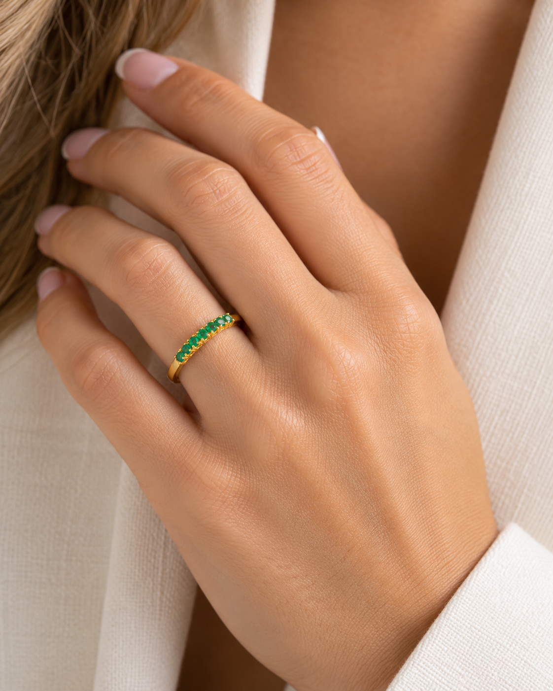 ANILLO MEDIA ALIANZA CON 7 ESMERALDAS