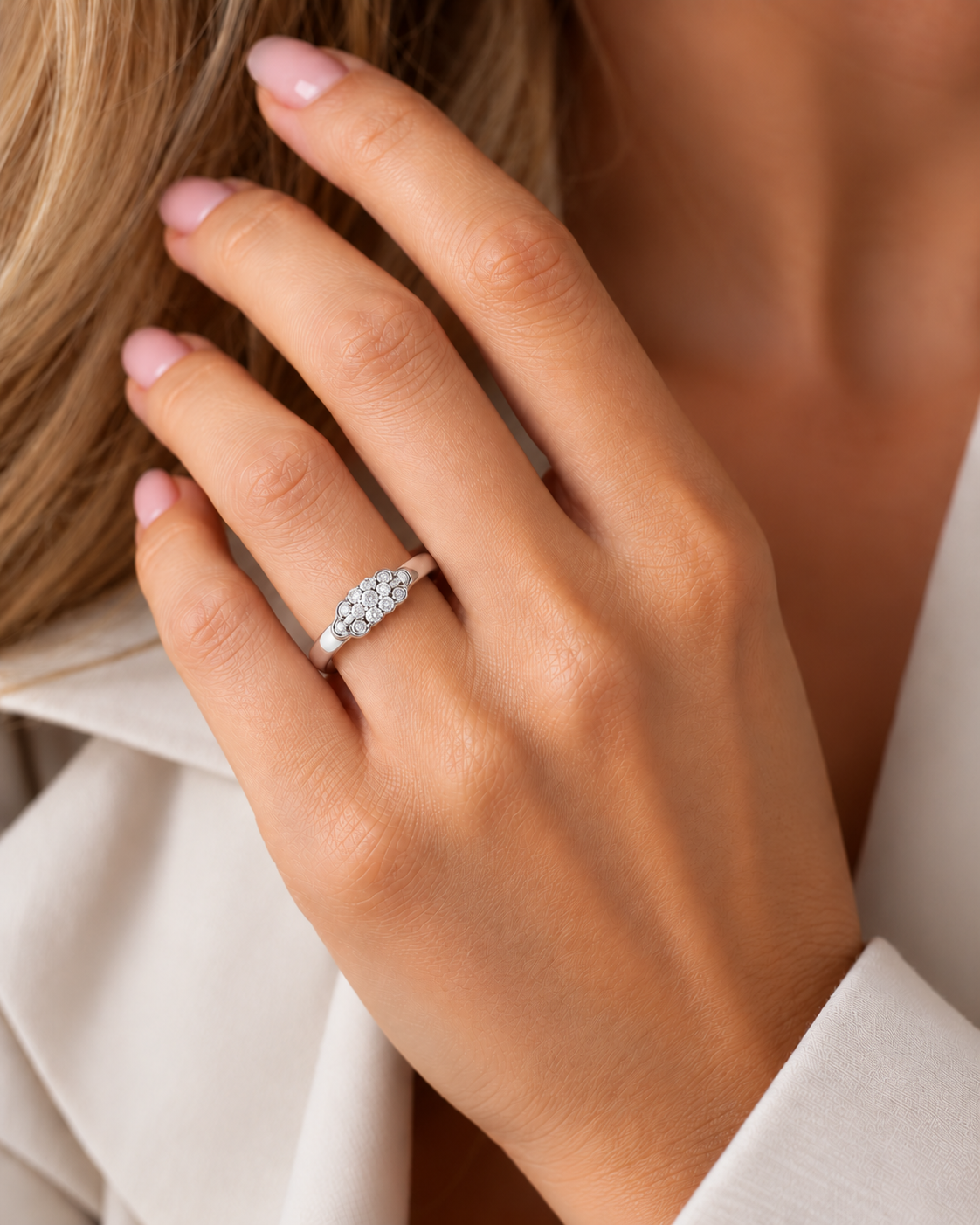 ANILLO FLOR ORO BLANCO CON CIRCONITAS