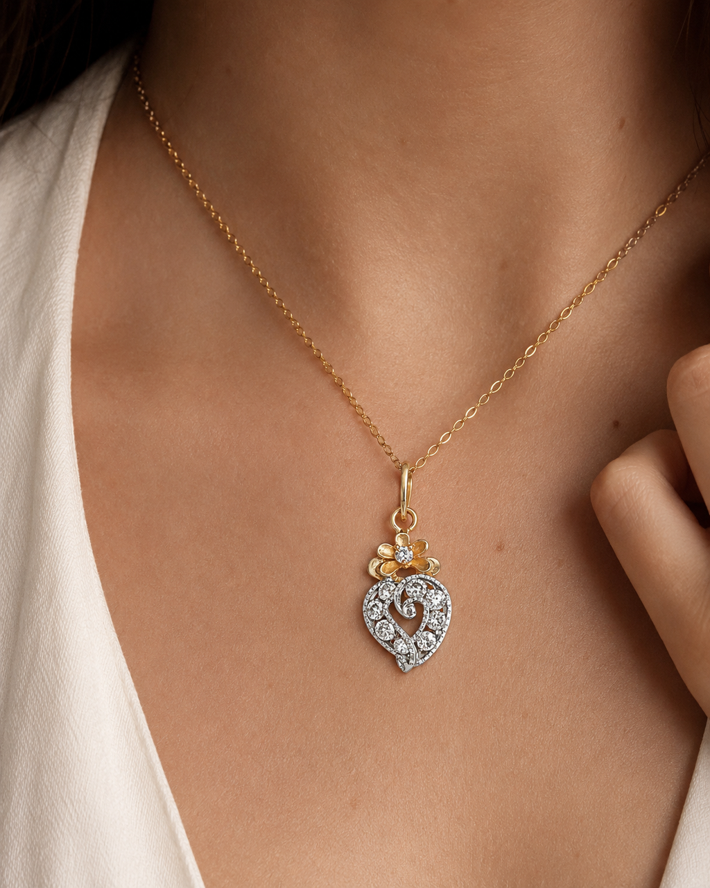 COLGANTE CORAZON CON CIRCONITAS