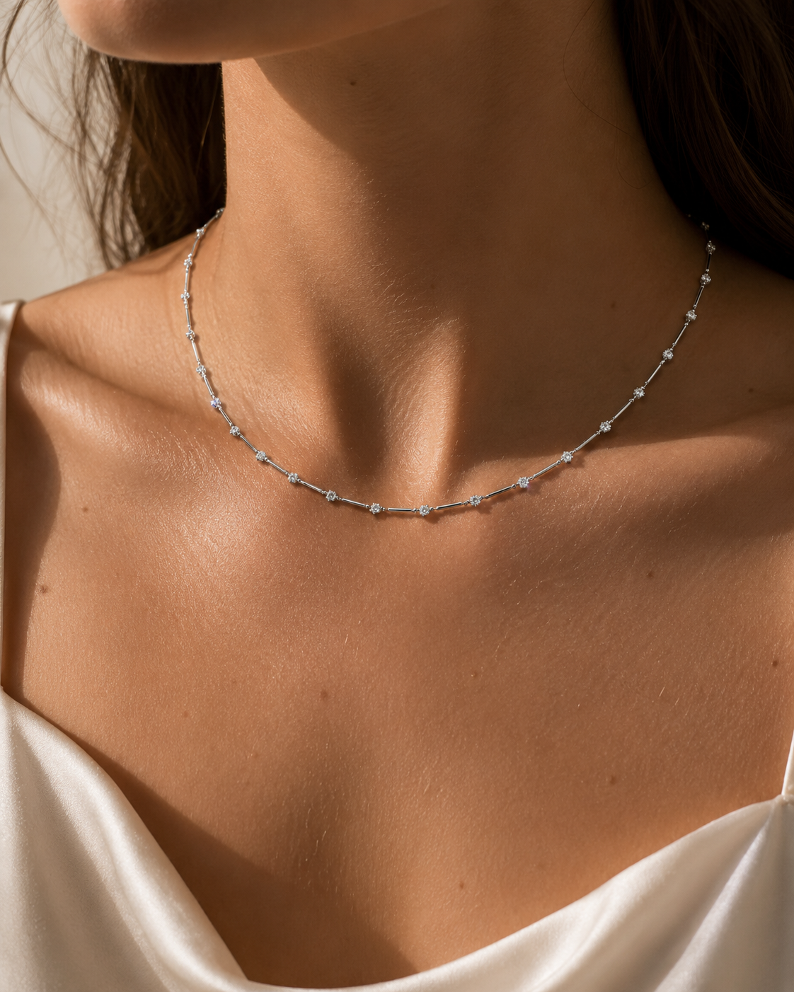 COLLAR RIGIDO ORO BLANCO Y BRILLANTES