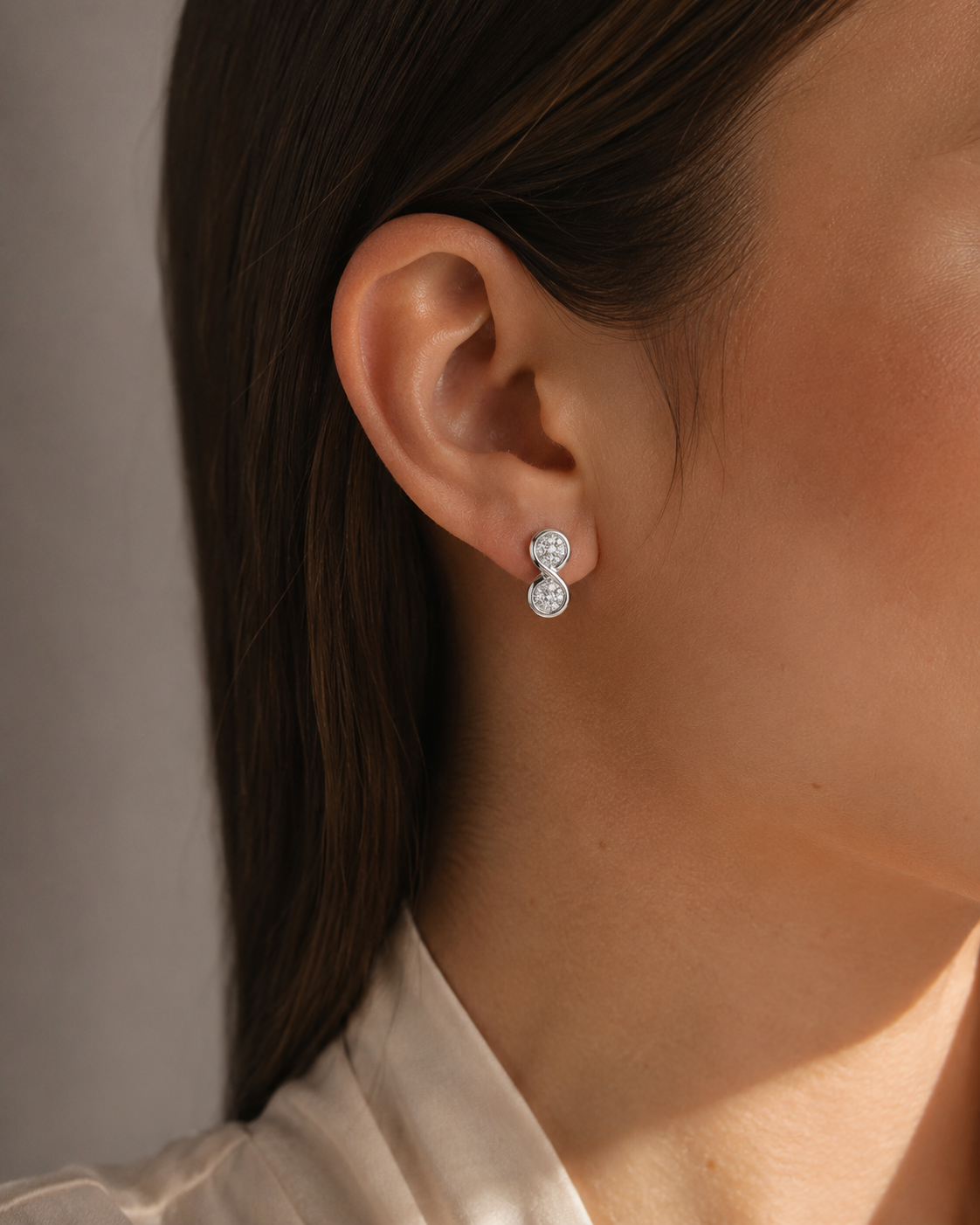 PENDIENTES INFINITO ORO BLANCO CON DIAMANTES