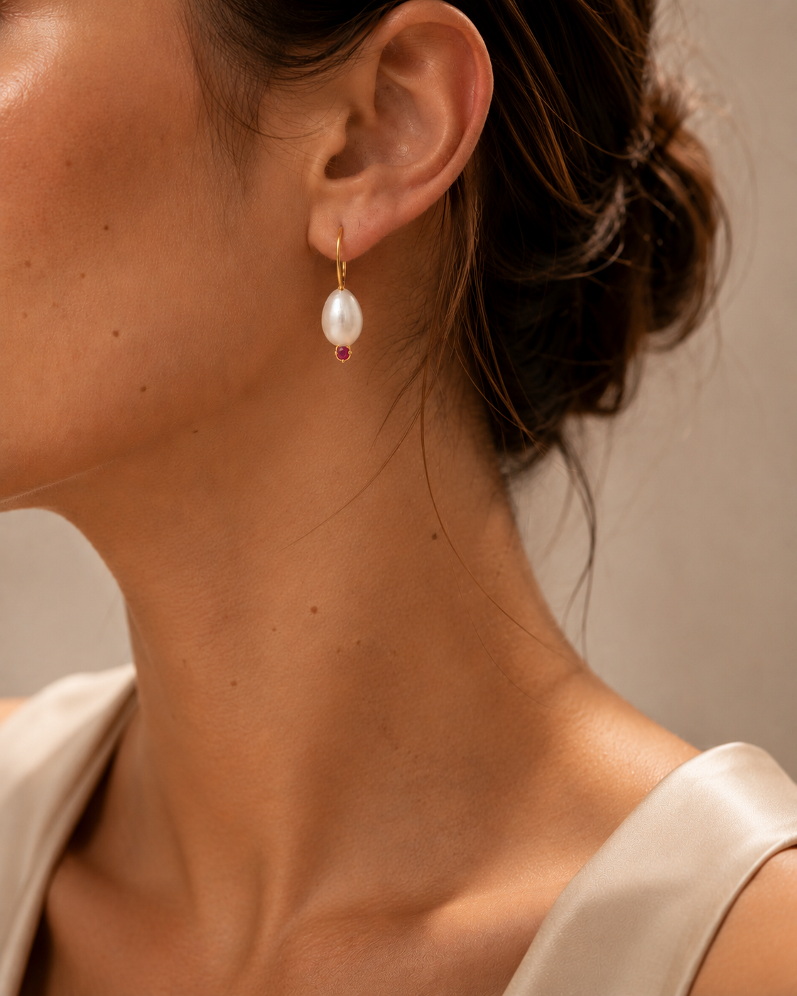 PENDIENTES GOTA CON PERLAS Y RUBI