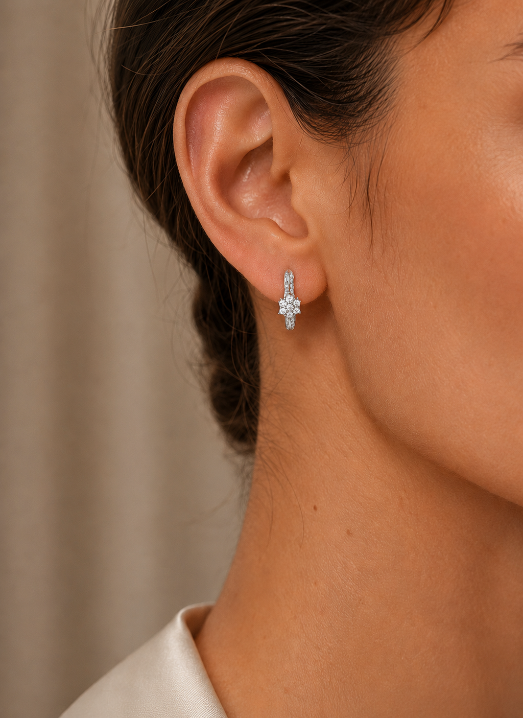 PENDIENTES FLOR ORO BLANCO CON DIAMANTES - AROS