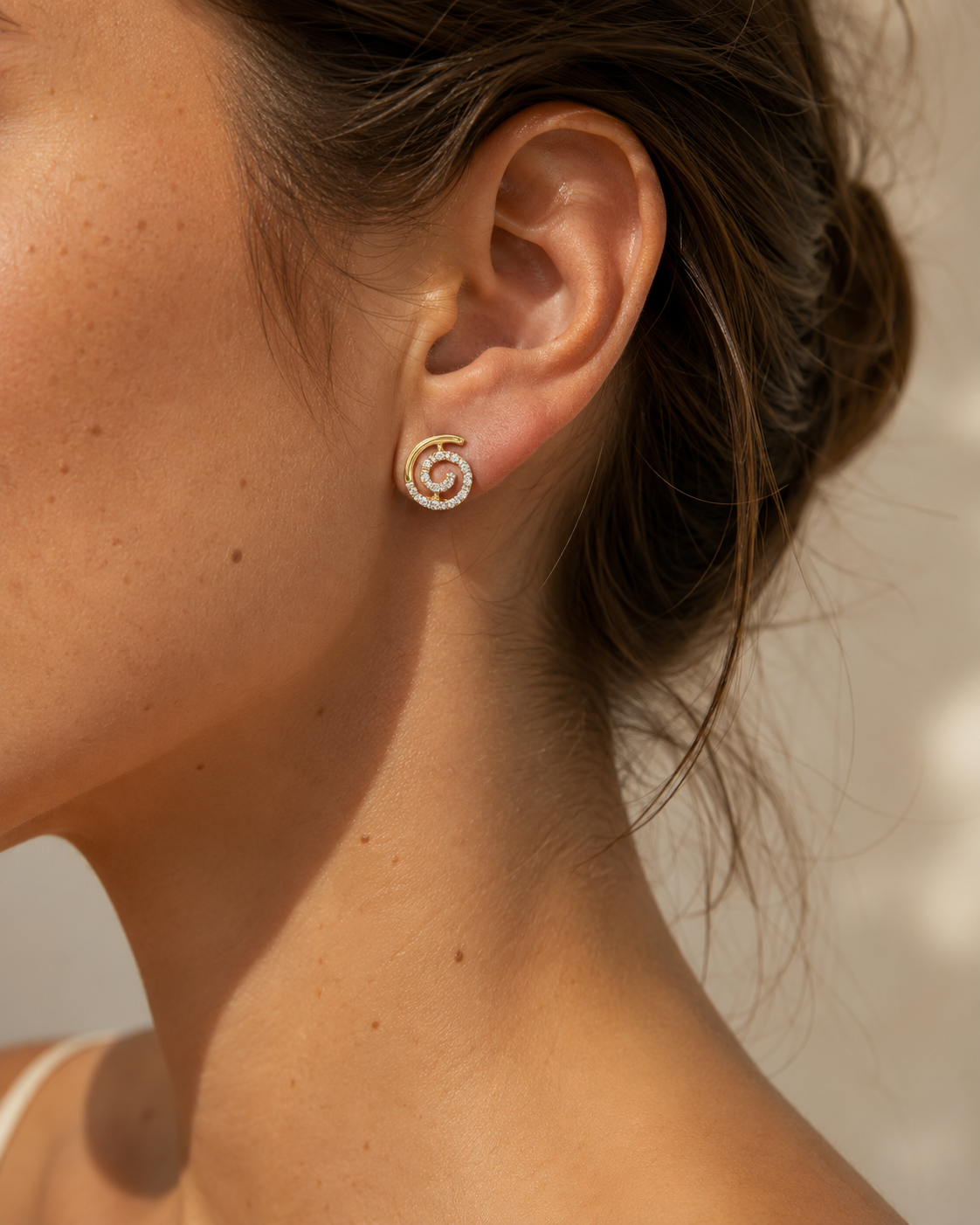 PENDIENTES CARACOL CON CIRCONITAS
