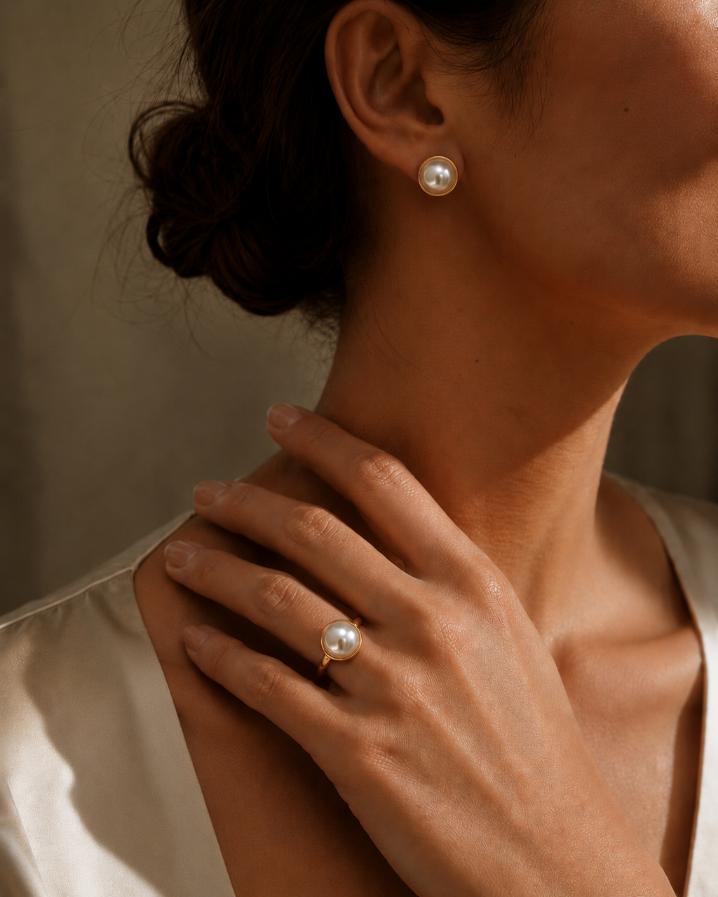 CONJUNTO DE ANILLO + PENDIENTES CON PERLAS