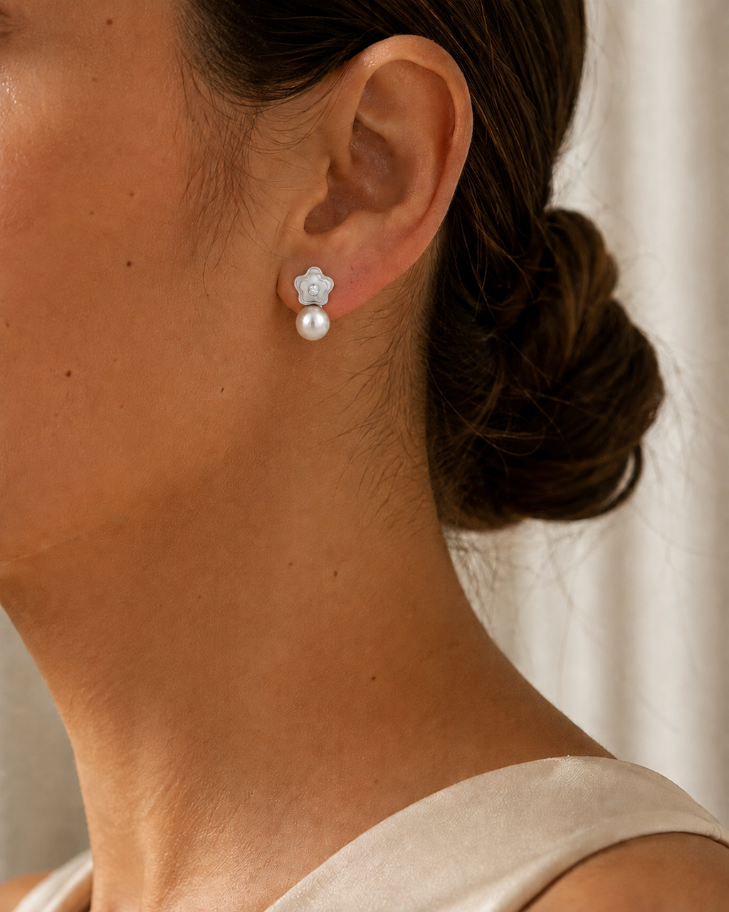 PENDIENTES FLOR ORO BLANCO CON PERLAS Y BRILLANTES