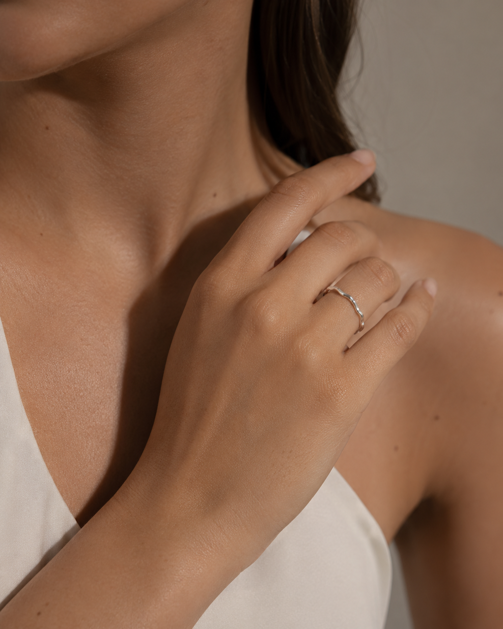 ANILLO ONDAS ORO BLANCO