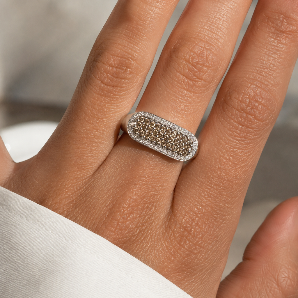 ANILLO TIPO SELLO ORO BLANCO CON DIAMANTES