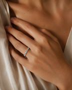 ANILLO MEDIA ALIANZA ORO BLANCO CON DIAMANTES