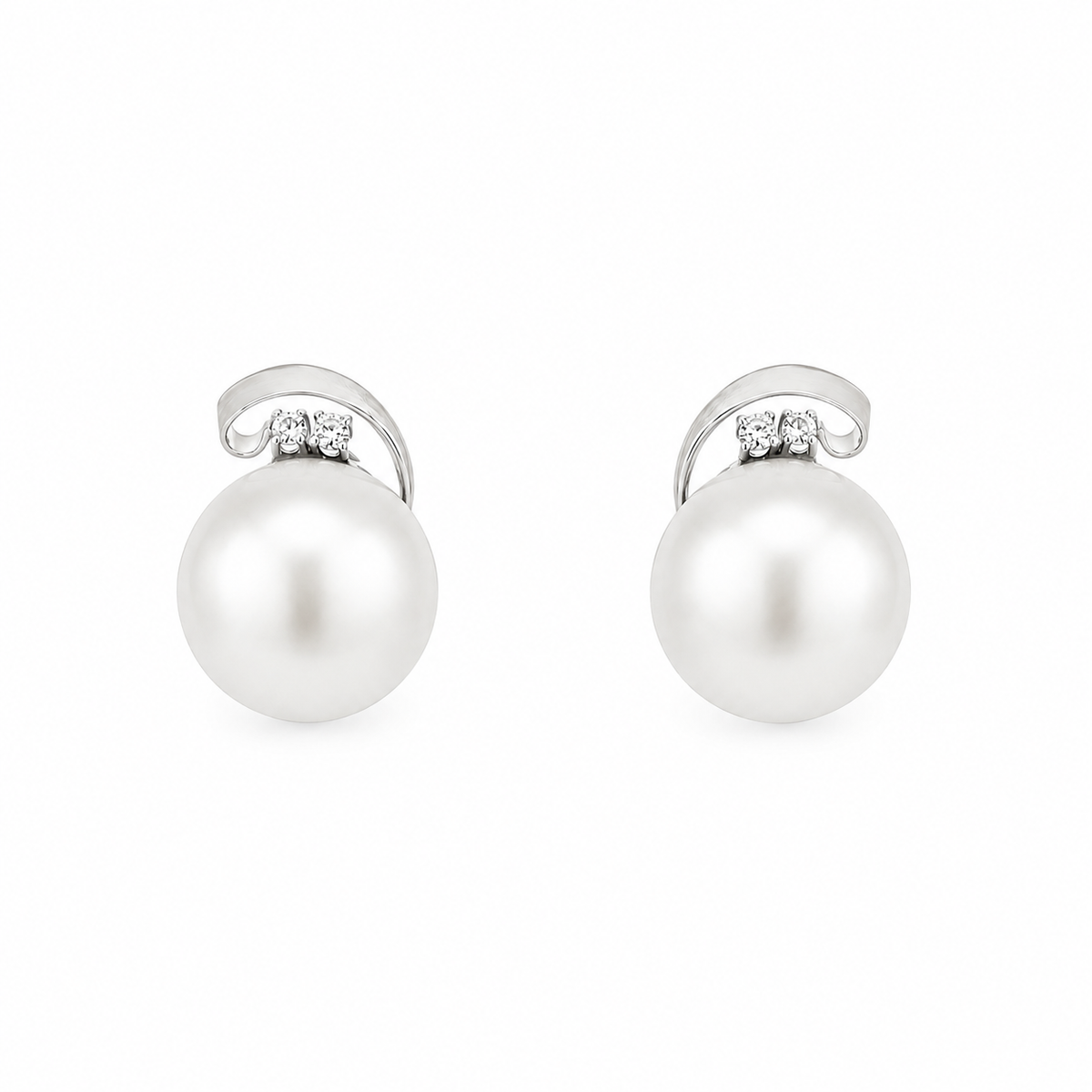 PENDIENTES ORO BLANCO CON DIAMANTES Y MEDIAS PERLAS