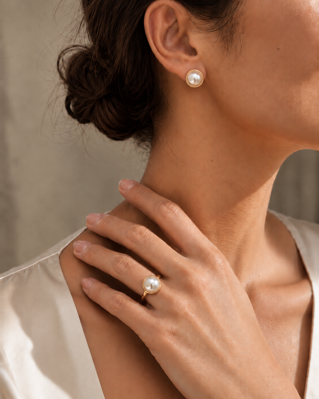 CONJUNTO DE ANILLO + PENDIENTES CON PERLAS
