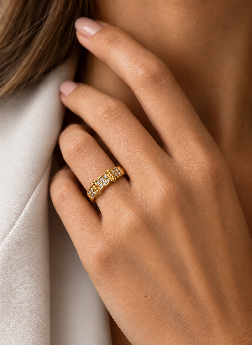 ANILLO TIPO HEBILLA CON DIAMANTES