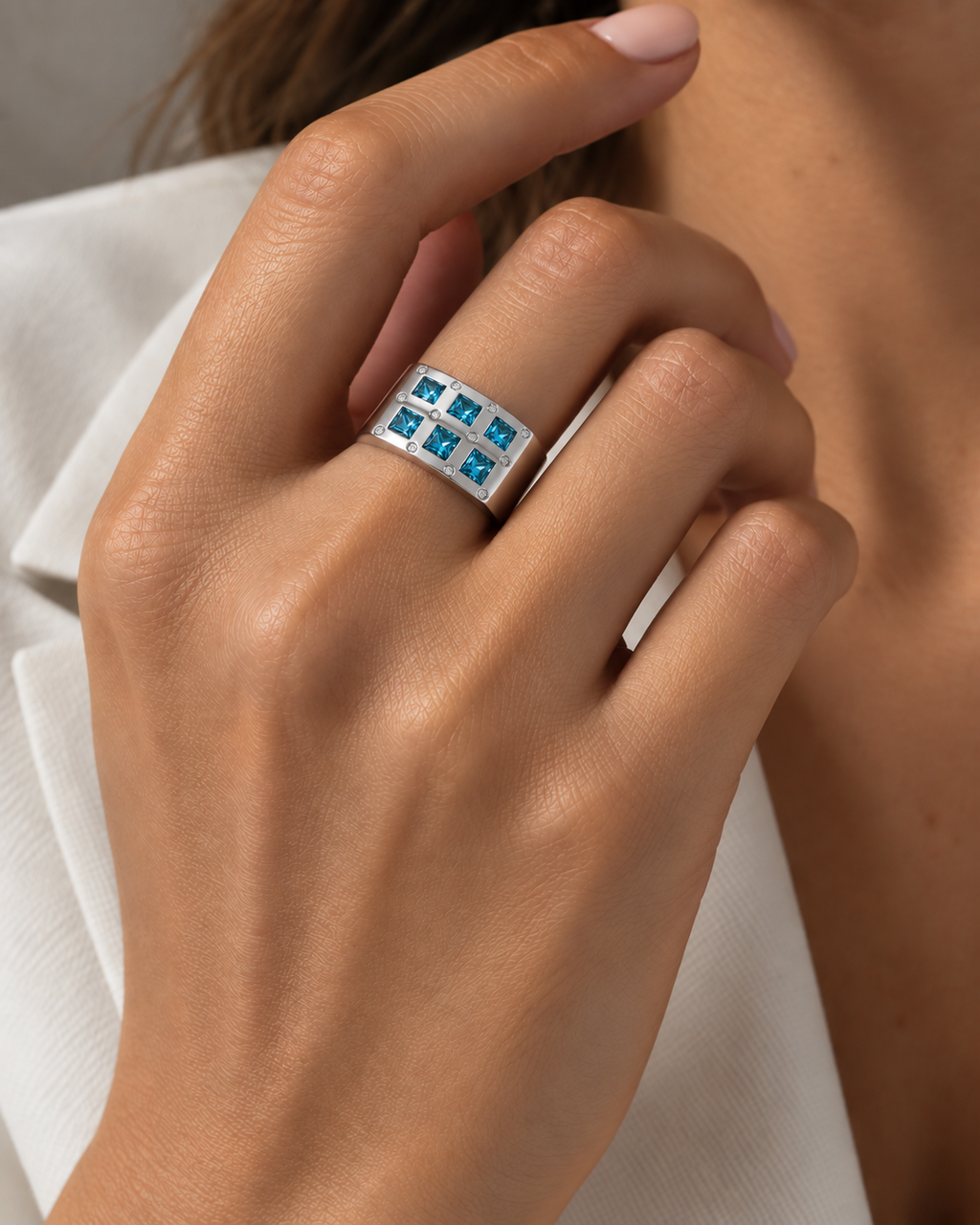 ANILLO PRISMA AZUL CON DIAMANTES