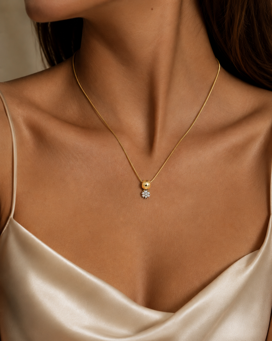 COLLAR CON COLGANTE FLOR CON DIAMANTES