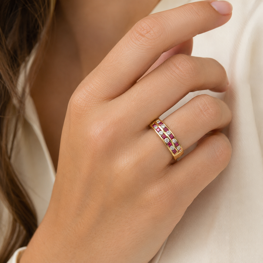 ANILLO CON RUBIES Y DIAMANTES