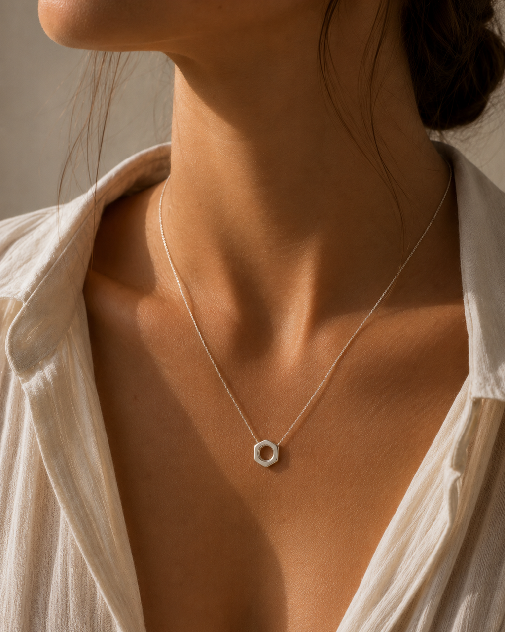 DIJE TUERCA ORO BLANCO CON BRILLANTE