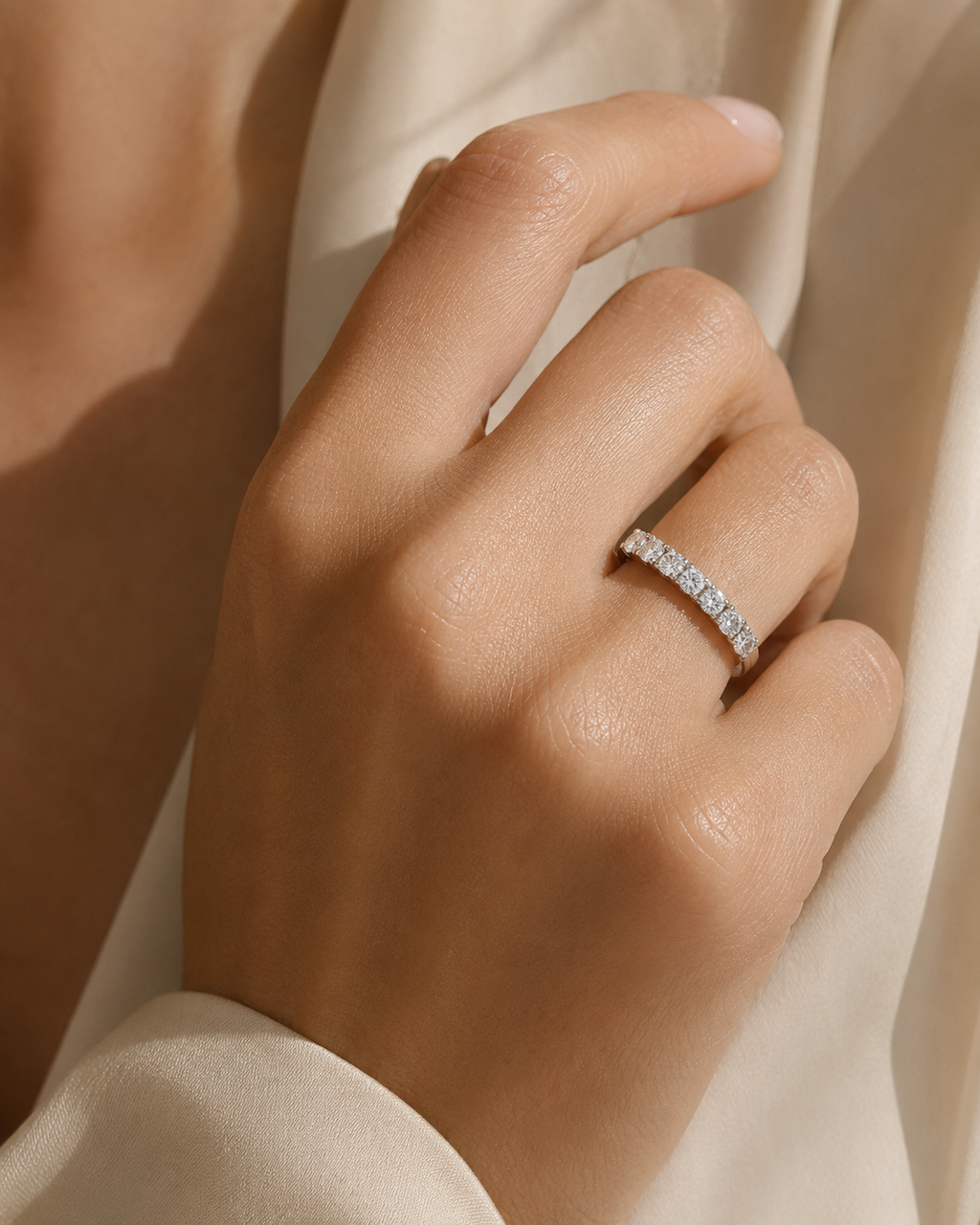 ANILLO MEDIA ALIANZA CON 7 DIAMANTES