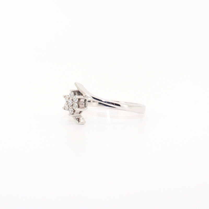SORTIJA ORO BLANCO FLOR 7 DIAMANTES