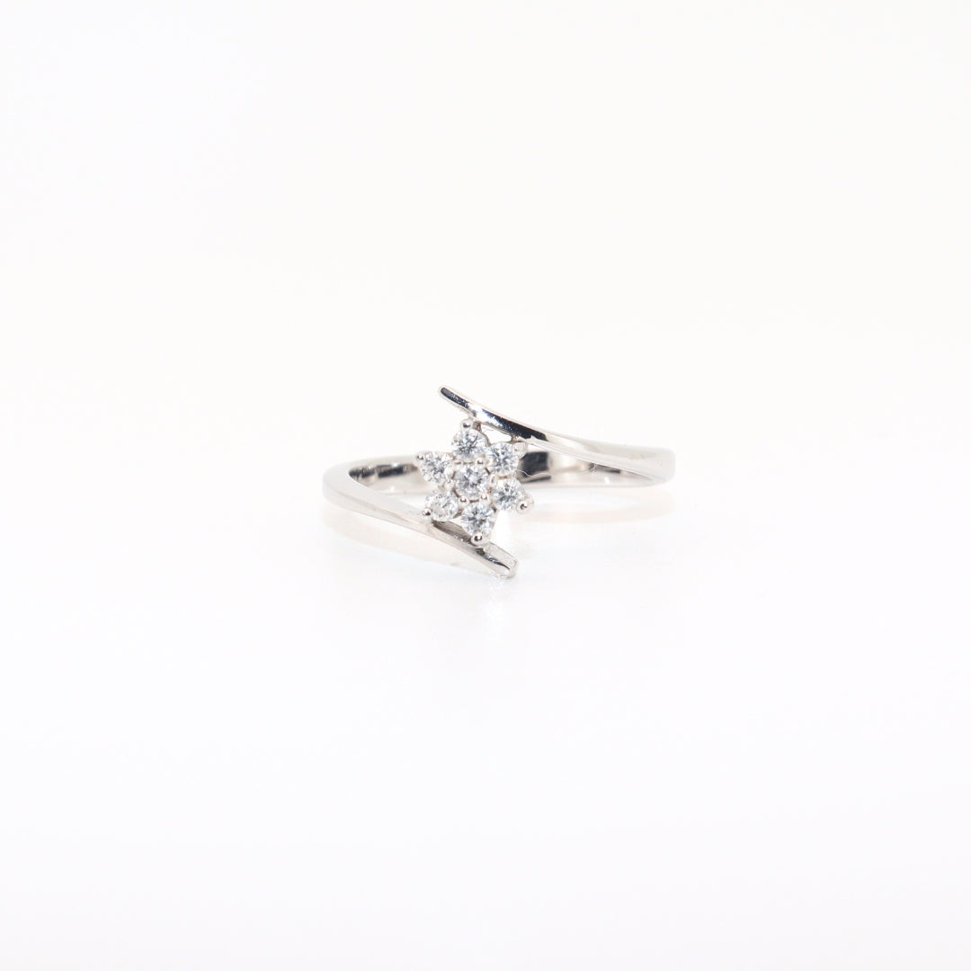 SORTIJA ORO BLANCO FLOR 7 DIAMANTES