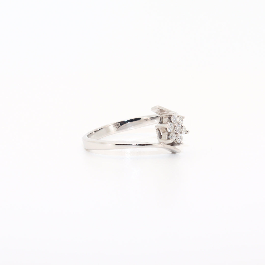 SORTIJA ORO BLANCO FLOR 7 DIAMANTES