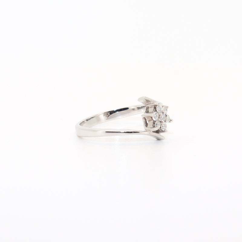 SORTIJA ORO BLANCO FLOR 7 DIAMANTES