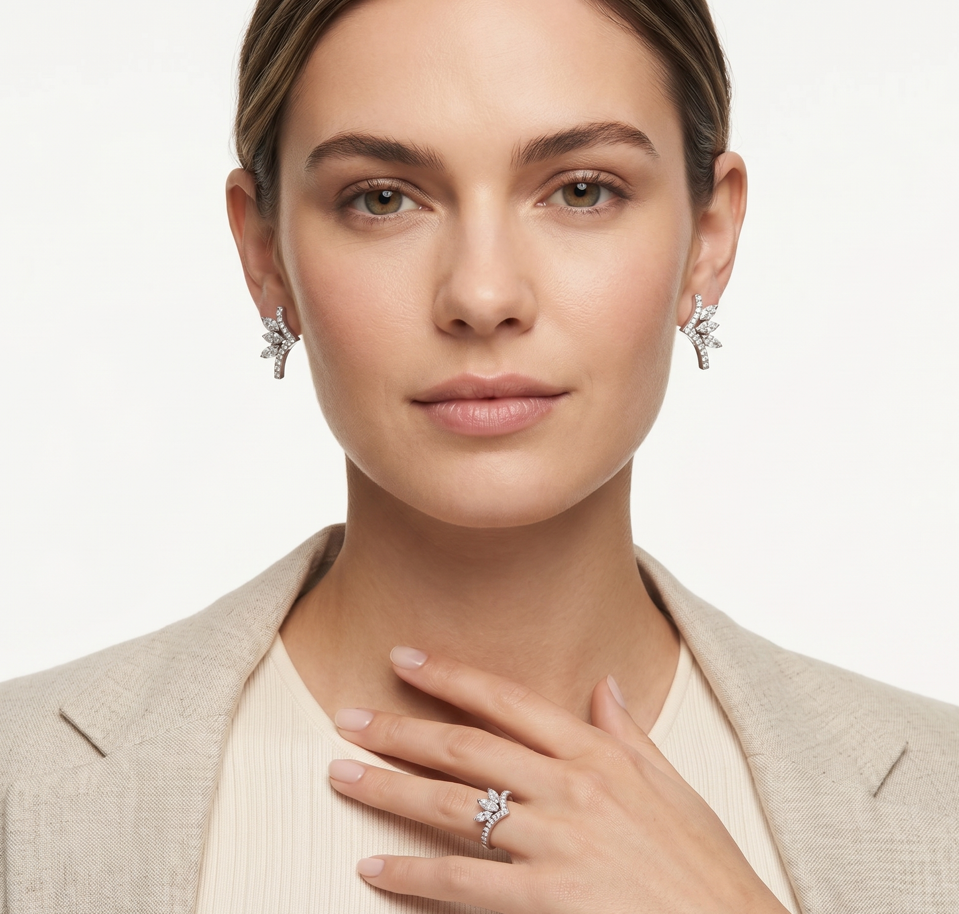 CONJUNTO SORTIJA Y PENDIENTES ORO BLANCO Y MARQUISES