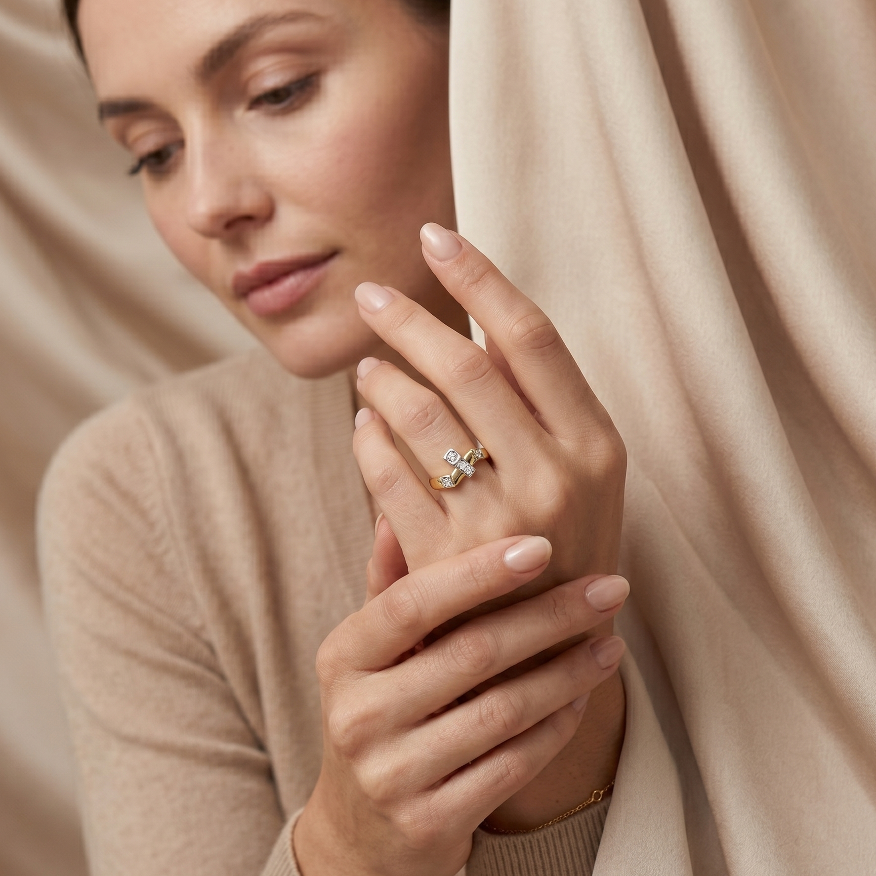 ANILLO BICOLOR CON BRILLANTE