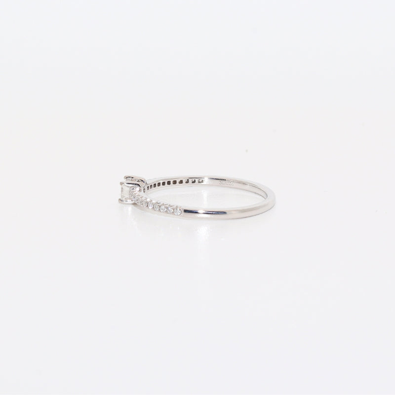 SOLITARIO PRINCESA CON DIAMANTES