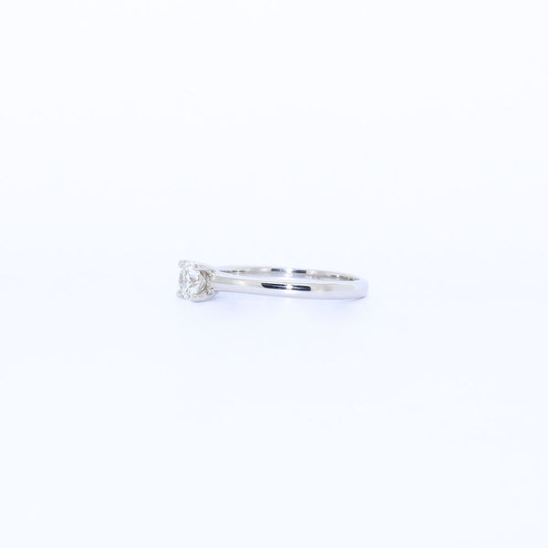 SOLITARIO ORO BLANCO CON DIAMANTE