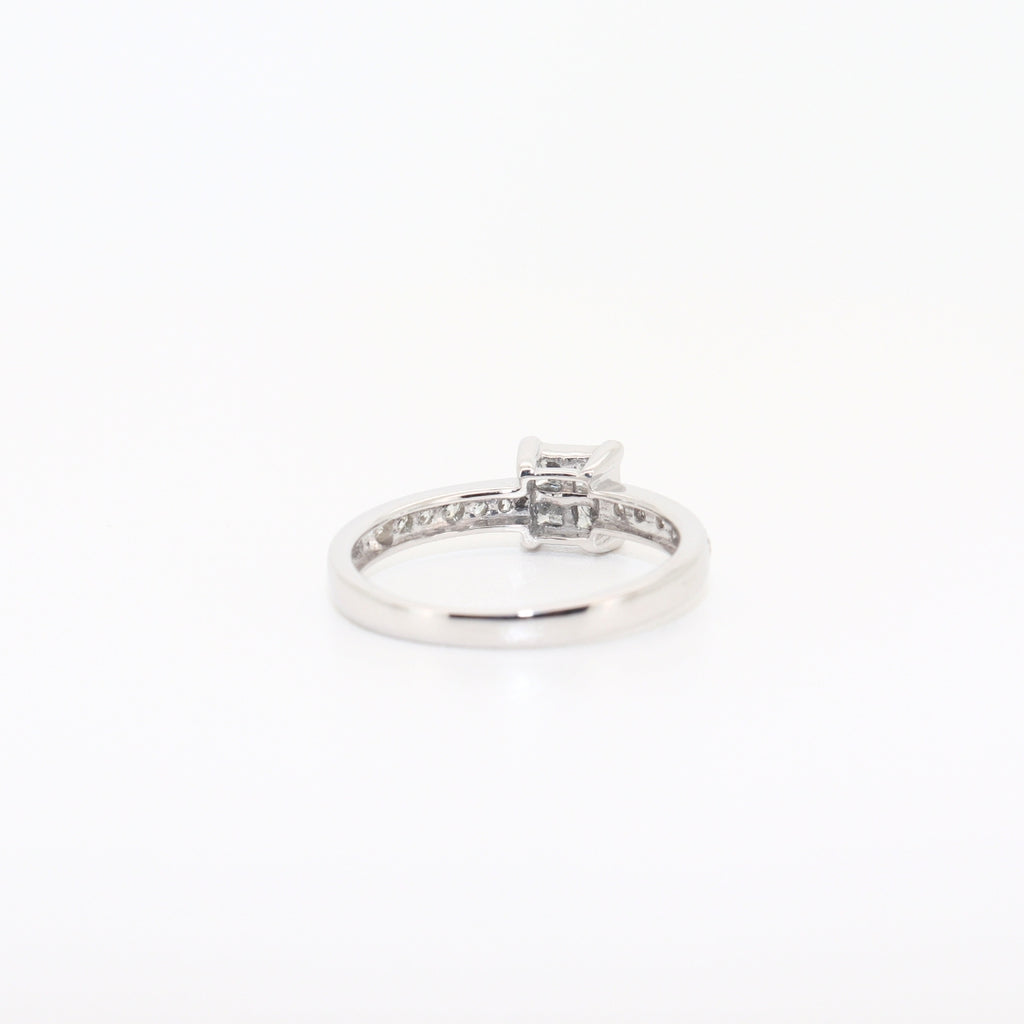 SOLITARIO ORO BLANCO CON DIAMANTES