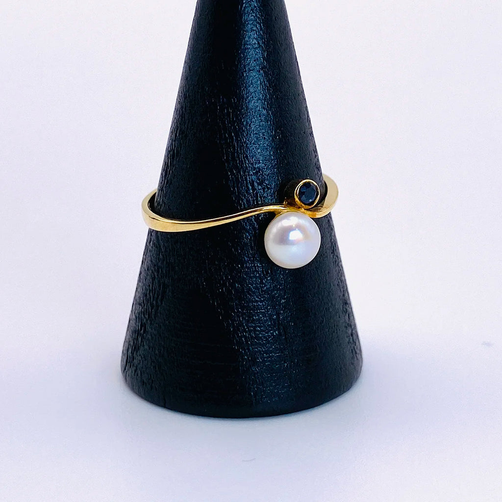 CONJUNTO ANILLO Y PENDIENTES CON PERLA