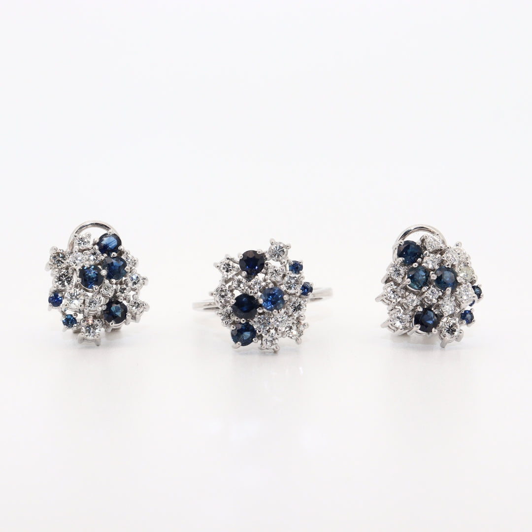 CONJUNTO SORTIJA Y PENDIENTES ORO BLANCO CON ZAFIROS Y BRILLANTES