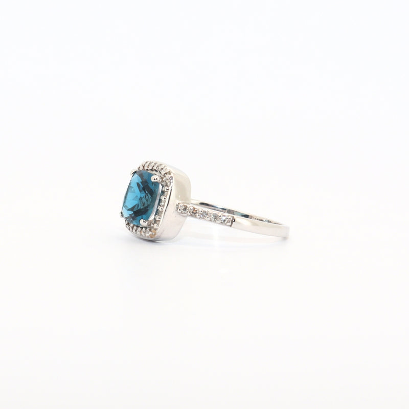 SORTIJA TOPACIO Y DIAMANTES